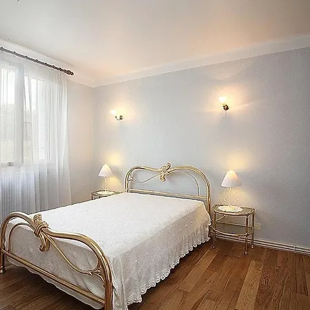Maison Huguette A *